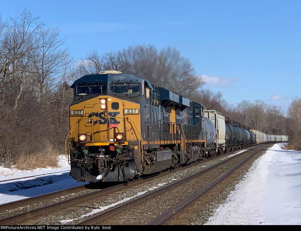 CSX 837 on Q561